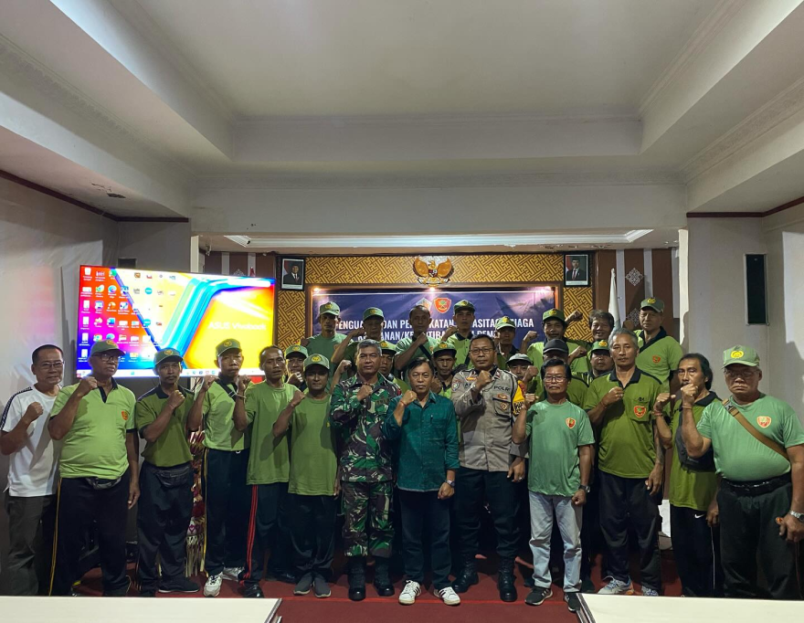 Tingkatkan Keamanan dan Ketertiban Wilayah Desa Dajan Peken Bersama SATLINMAS