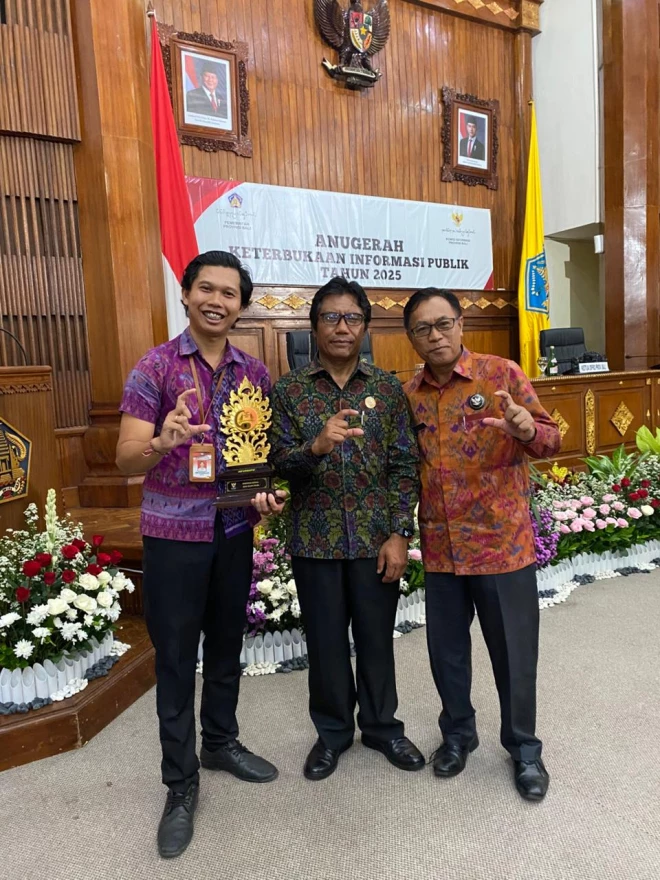 Desa Dajan Peken  Terima Anugerah Keterbukaan Informasi Badan Publik Tahun 2025